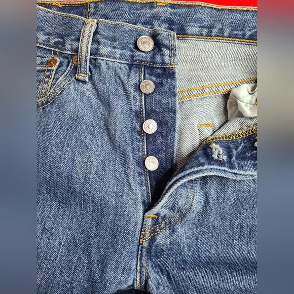 Classic Levi's 501 Jeans - Picture 9 of 10